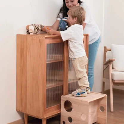 MonteKiddo™ lesena mizica s stolčkom za malčke